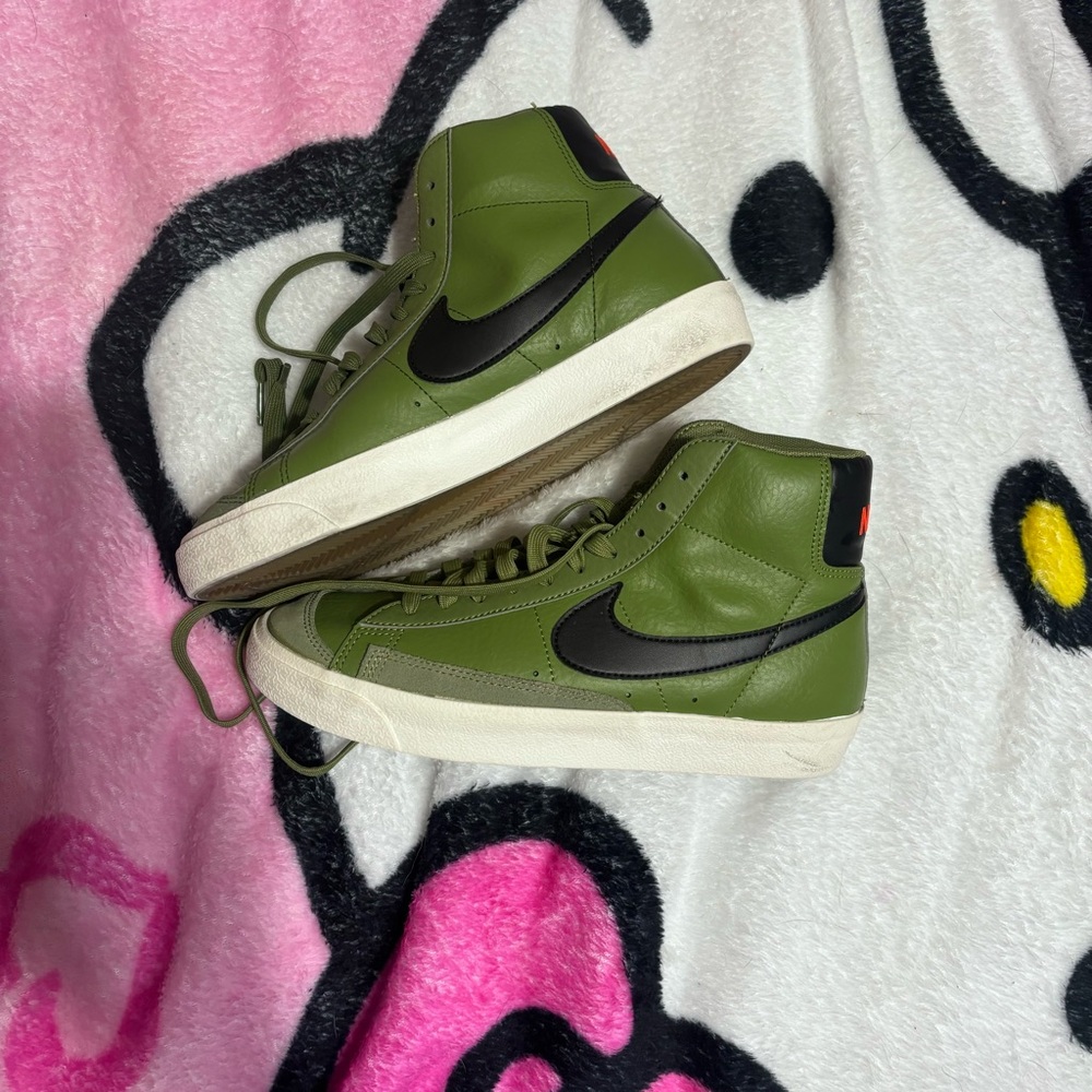 ✨nike mid 77 blazer in olive / asparagus green✨